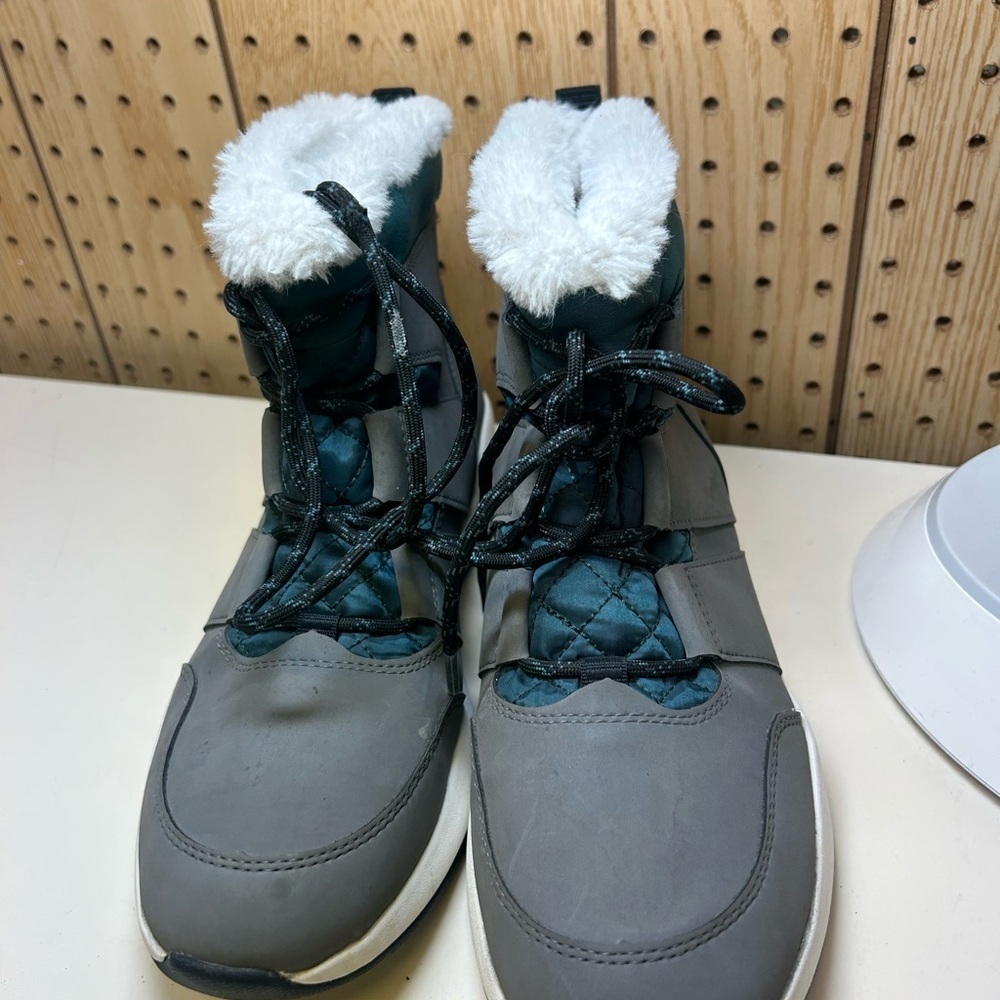 Timberland Gray and Teal Boots with White Fur